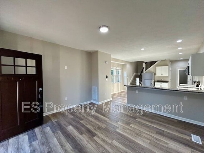 Building Photo - 1418 W 27th St