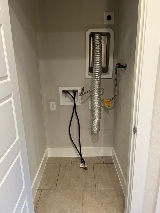 Building Photo - Beautiful Crestview Station Home with Garage & Covered Patio