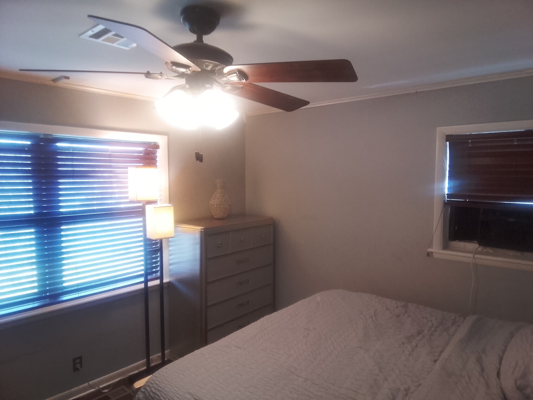 Building Photo - 10208 E 7th St