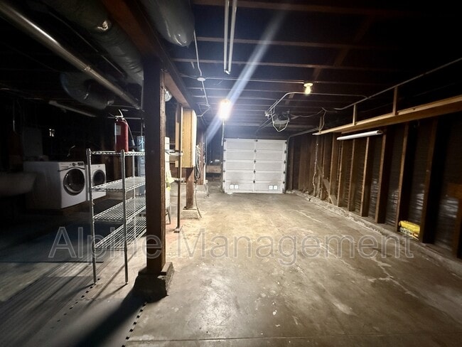 Building Photo - 658 Rockdale Dr