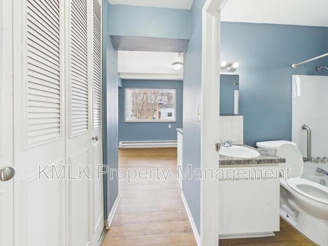 Building Photo - 22 W York St