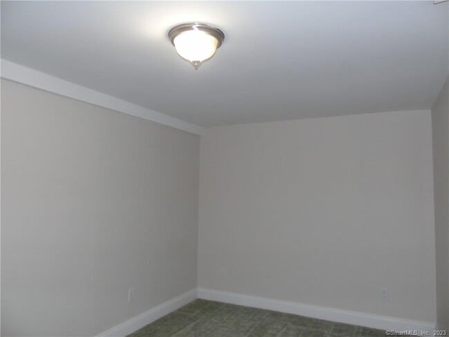 Building Photo - 14 Mayfair Pl