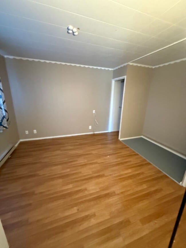 Building Photo - Spacious Ranch Rambler with 2 car garage