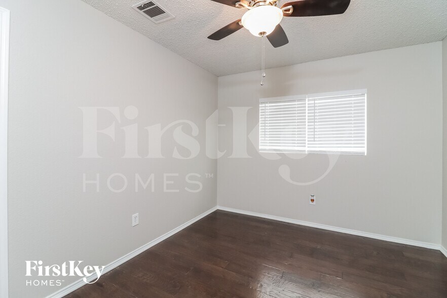 Building Photo - 6200 Winnebago Ct