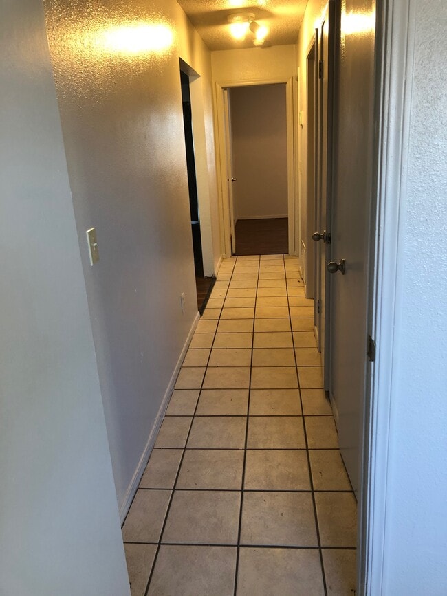 Building Photo - 2703 Del Casa Cir