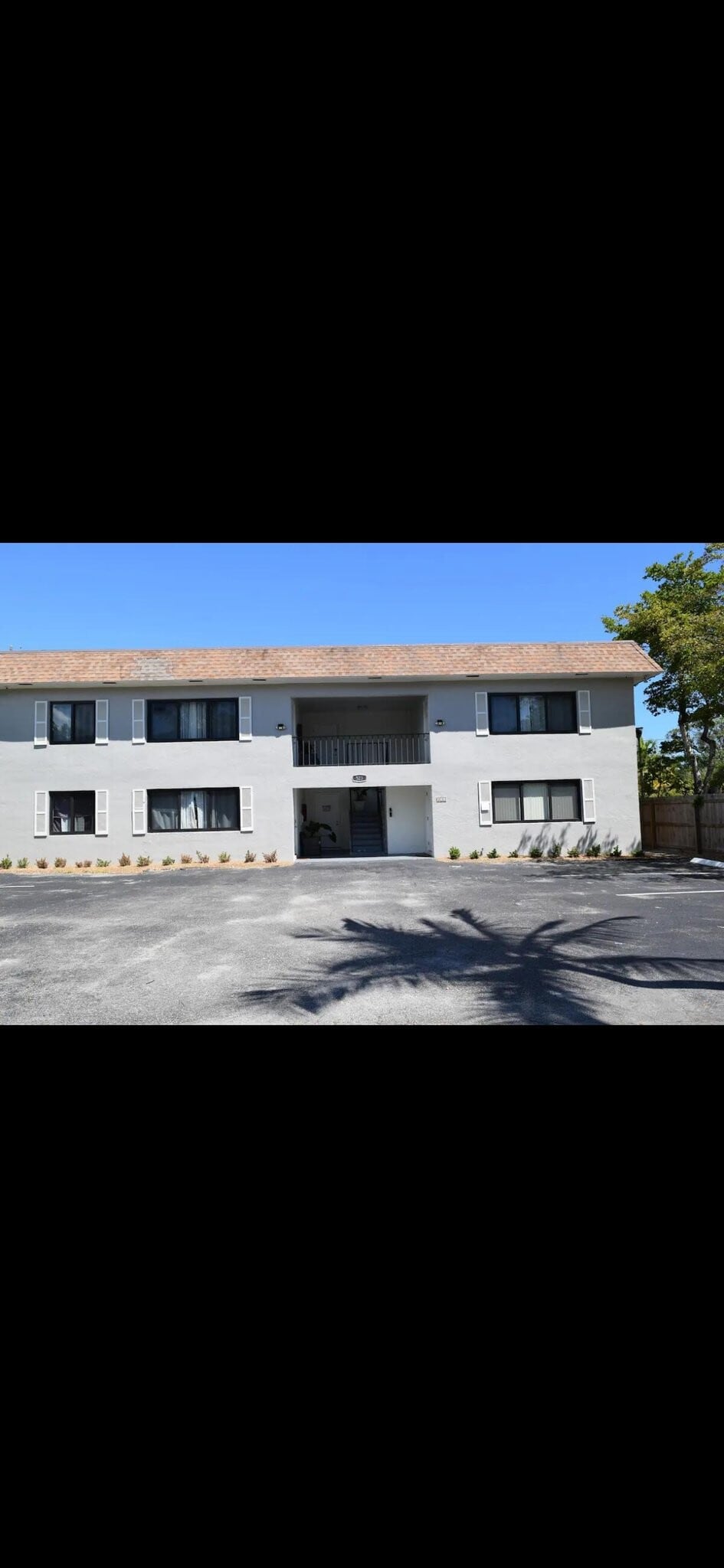 Building Photo - 523 SE 20th Ct