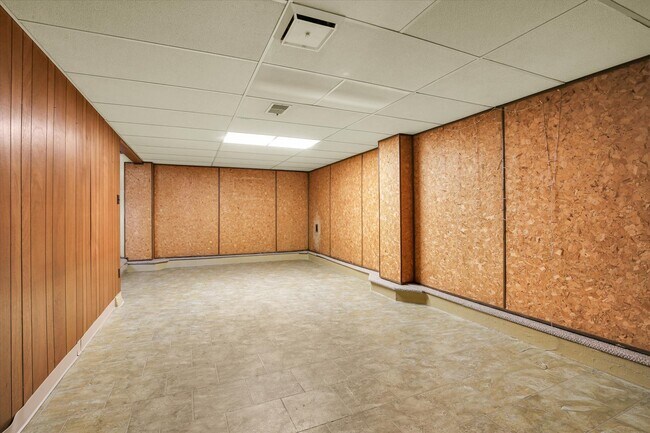 Building Photo - 9 Glenview Dr