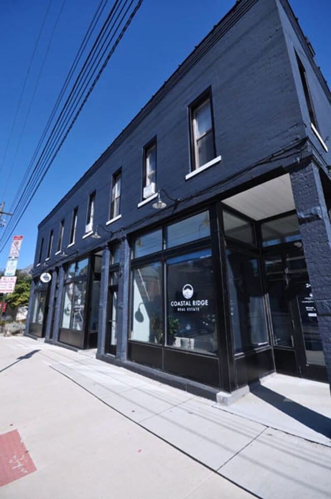 Building Photo - 248 1/2 W 5th Ave