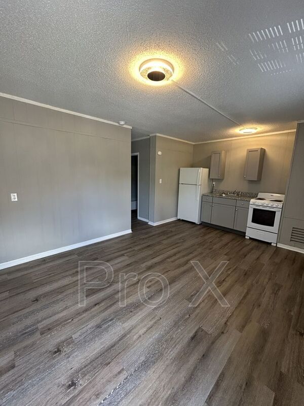 Building Photo - 1411 S Broadway St