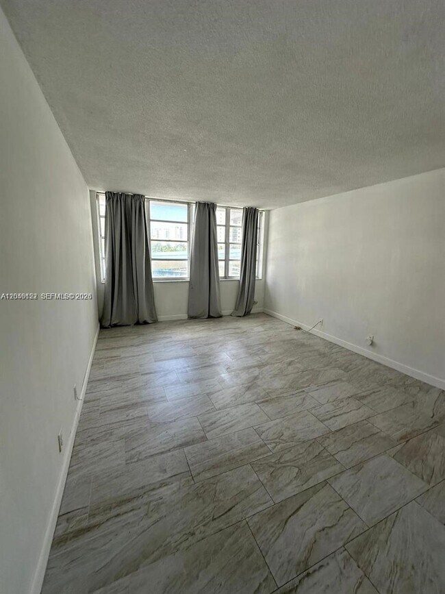 Building Photo - 1801 S Ocean Dr
