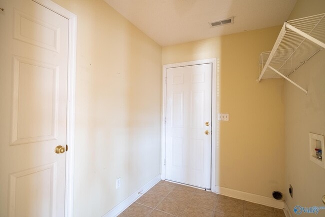 Building Photo - 5002 Blakemore Dr SE