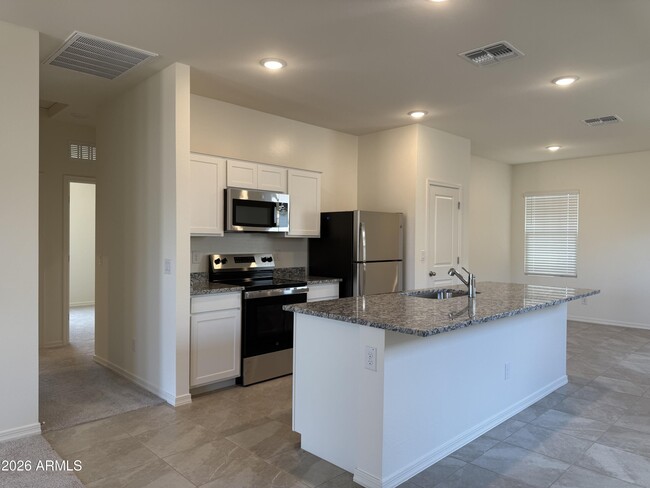 Building Photo - 2370 Steer Dr