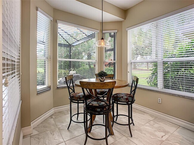 Building Photo - 539 Fallbrook Dr