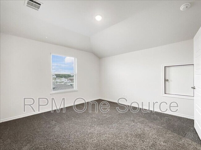 Building Photo - 4009 Savoy Wy