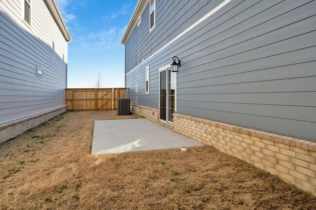 Building Photo - Beautiful 4 Bed 4.5 Bath New construction Home off of Rupple!! Pre-Leasing for Summer!