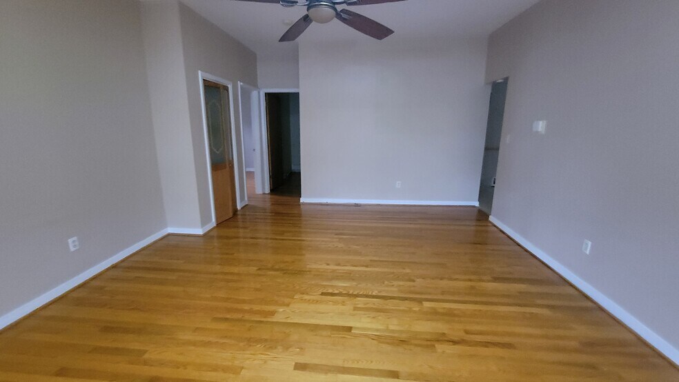 Living Room - 931 24th St