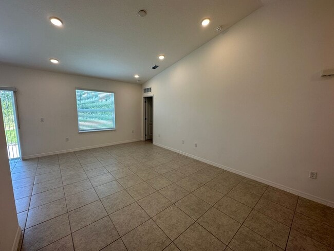 Building Photo - Brand new 3 bedroom 2 bathroom home in des...