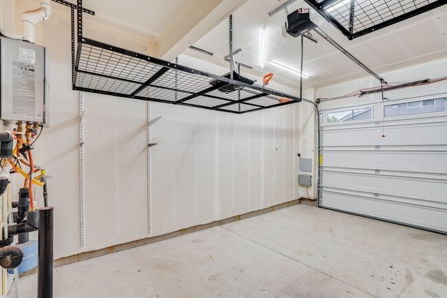 Building Photo - Beautiful 3 Bed, 2.5 Bath Rental Home in H...