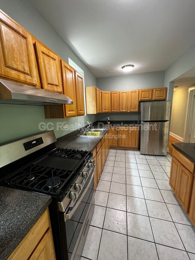 Building Photo - 2144 W Estes Ave