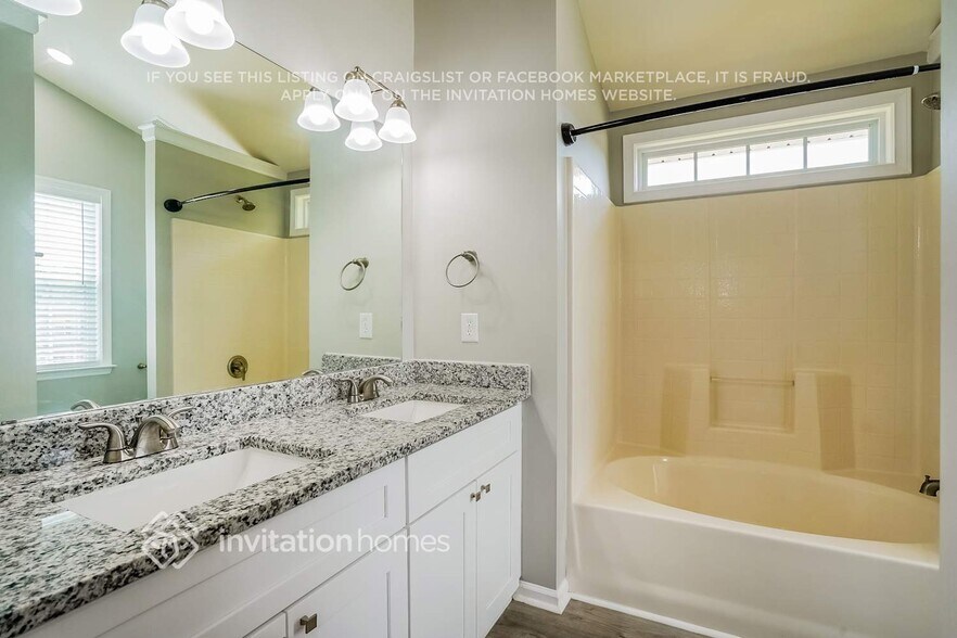 Building Photo - 402 Zircon Ln