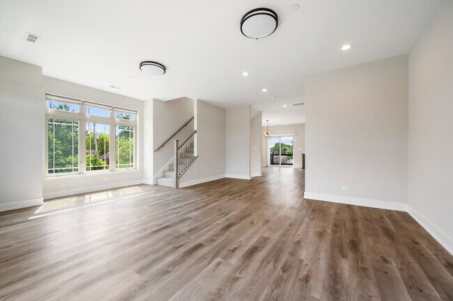 Building Photo - 39 Forest Ave