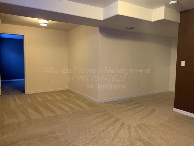 Building Photo - 212 Oxbow Dr