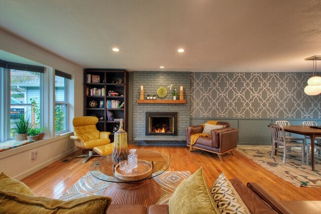 Building Photo - 4bd/2ba Edmonds Home