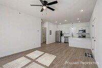 Building Photo - 901 Parkview Dr