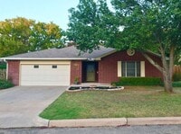 Building Photo - FOR LEASE!!