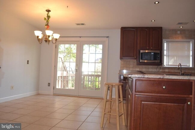 Building Photo - 3947 Valley Ridge Dr