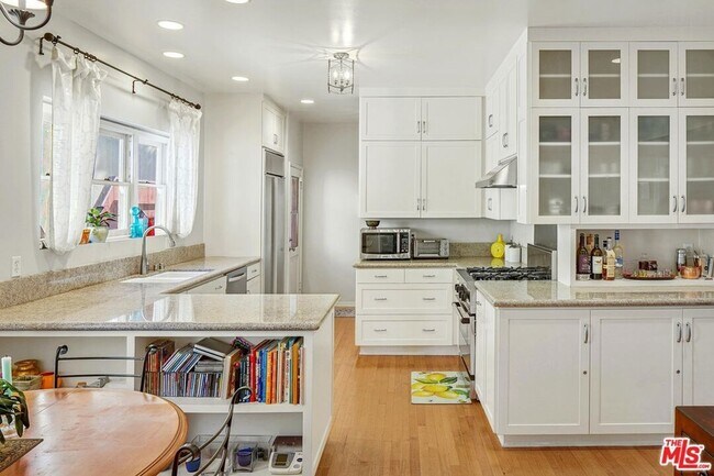 Building Photo - 10614 Le Conte Ave