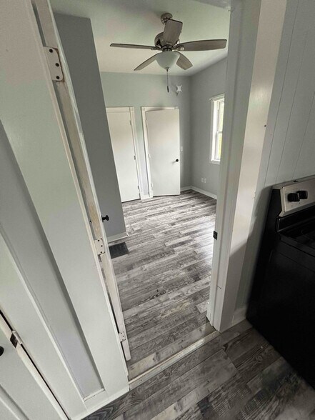 Building Photo - 615 E Jefferson St