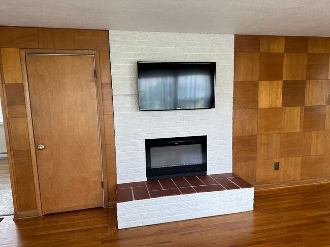 Building Photo - Beautifully updated duplex in South Eugene!