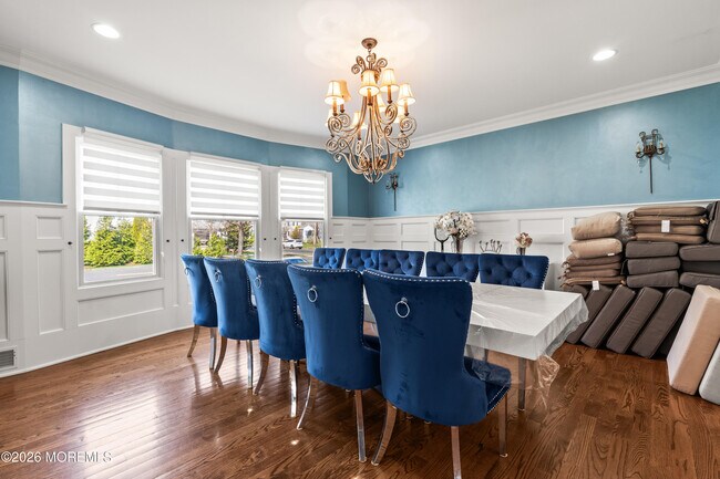 Building Photo - 558 Cedar Ave