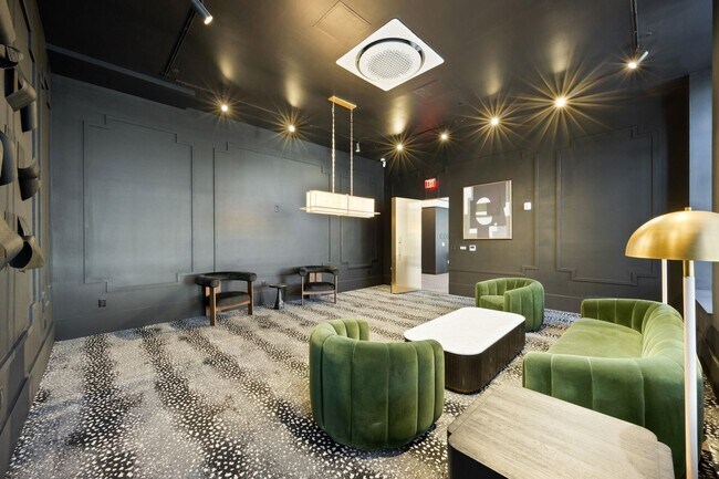 Building Photo - 139 Christopher Columbus Dr