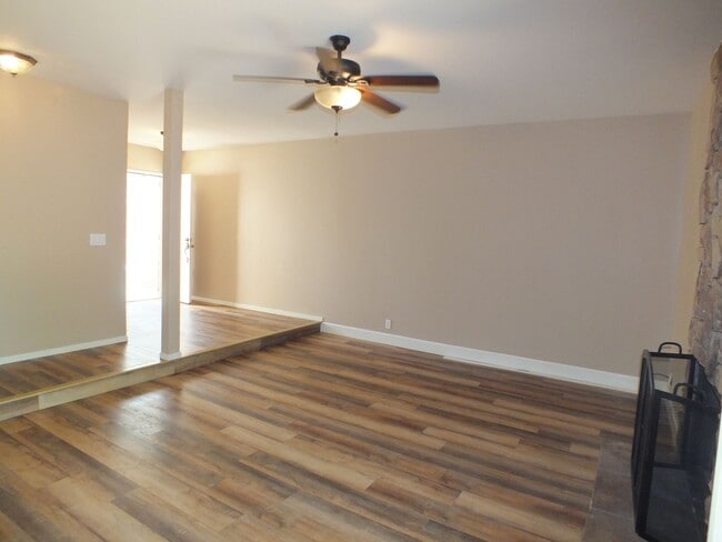 Building Photo - 3 br 2.5 bath Cameron Park Townhome