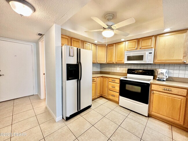Building Photo - 4590 S Atlantic Ave