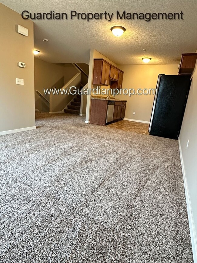 Building Photo - Champlin Town Home, 2 Car Garage, Dishwasher, Washer/Dryer, Balcony, July/Aug 1st Move In