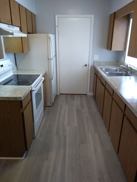 Kitchen - 3307 henry st