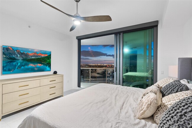 Building Photo - 100 E Las Olas Blvd