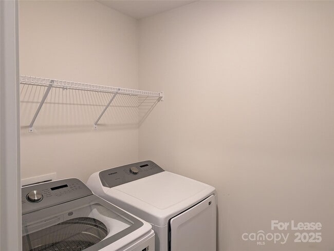 Building Photo - 10731 Claystone Dr