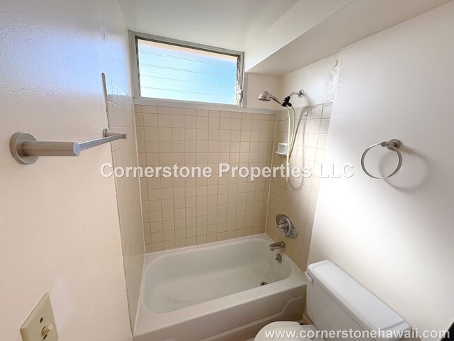 Building Photo - 1060 Kamehameha Hwy