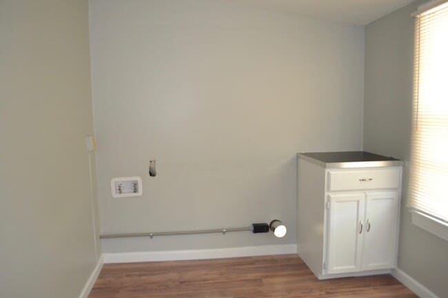 Building Photo - Remodeled 3 bedroom near 21st and Amidon