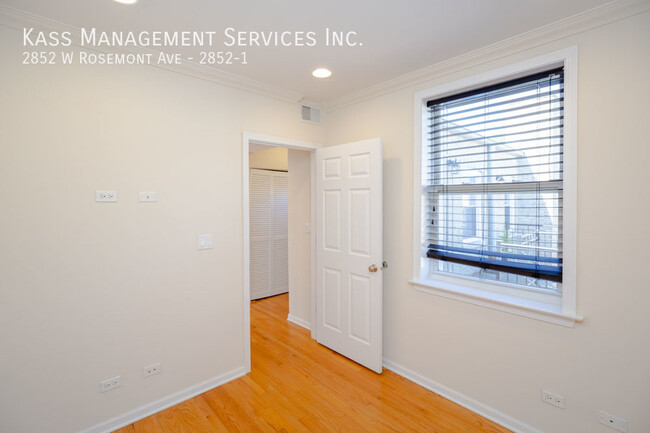 Building Photo - 2852 W Rosemont Ave