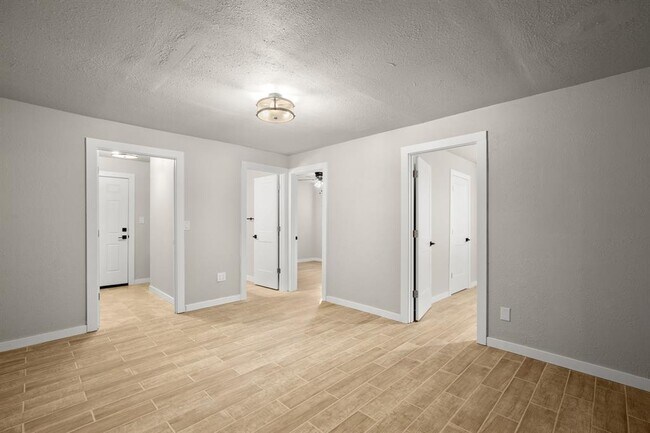 Building Photo - 402 Twin Elm Dr