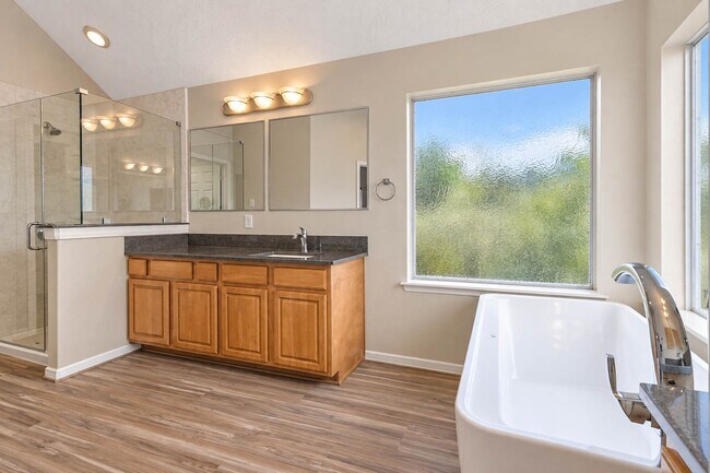 Building Photo - 3207 Hickory Knoll Dr