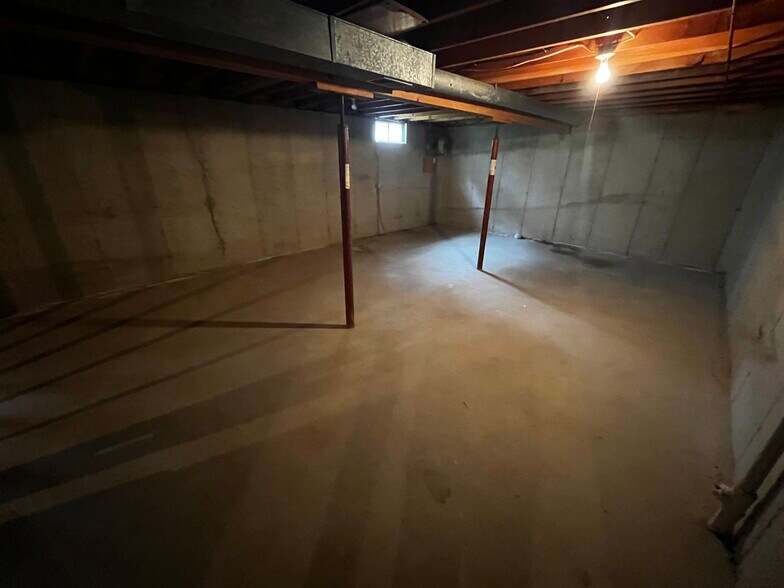 Building Photo - 227 Felch St