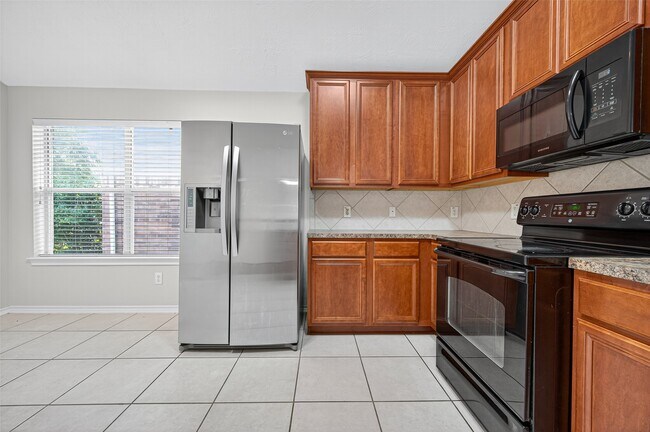 Building Photo - 6927 Great Oaks Shadow Dr