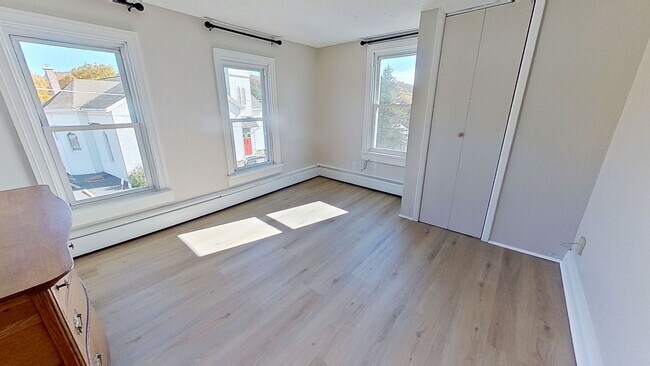 Building Photo - Beautifully Styled Colonial Home with Upgrades!