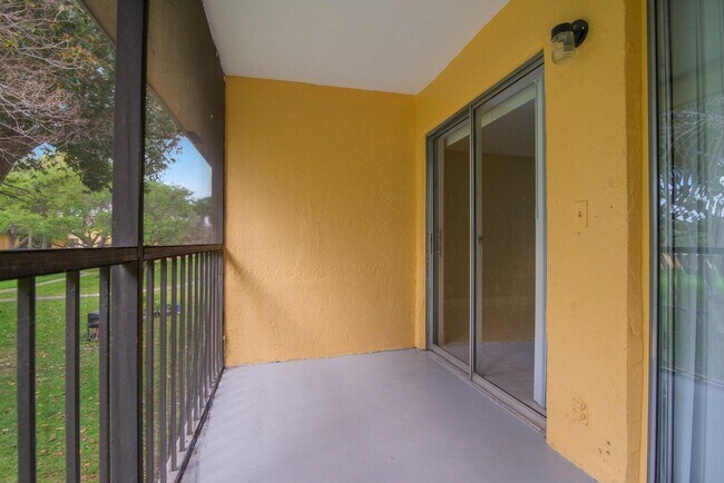 Building Photo - 516 Meadows Cir